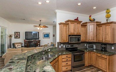5th image of 912 Lake Dr E