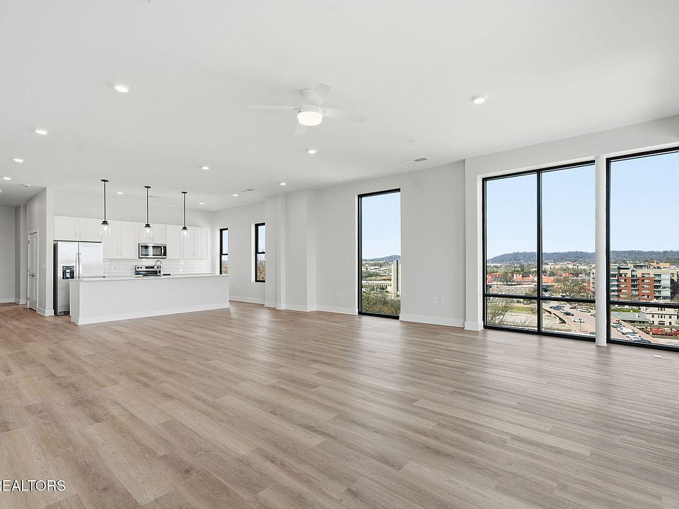 1st image of 327 W Summit Hill Dr #600
