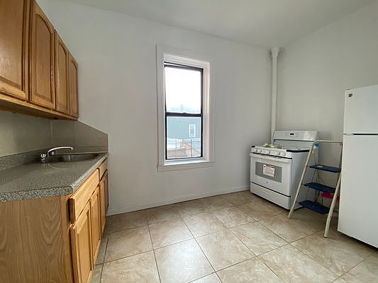 2nd image of 28-23 42nd St #B11