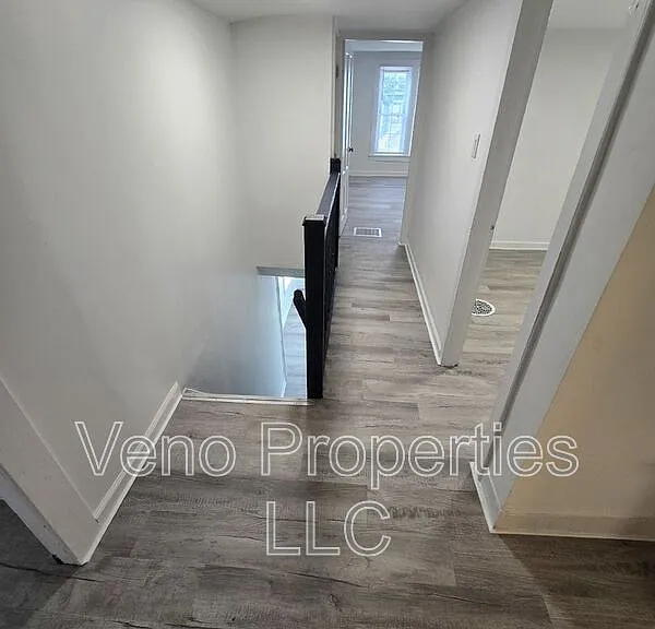 133 Bay St #A — Photo 13