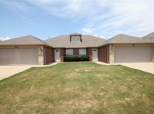 1001 Oak Xing, Centerton, AR 72719