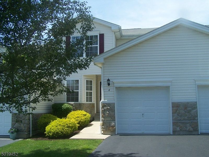 1st image of 4 Spruce Hills Ct