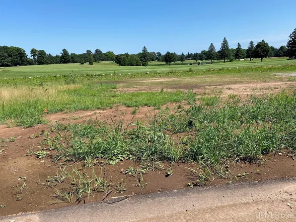 1917 Langford Dr, Marquette, MI 49855