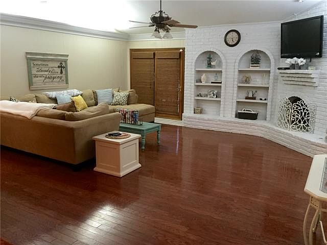 1st image of 224 Hacienda Dr