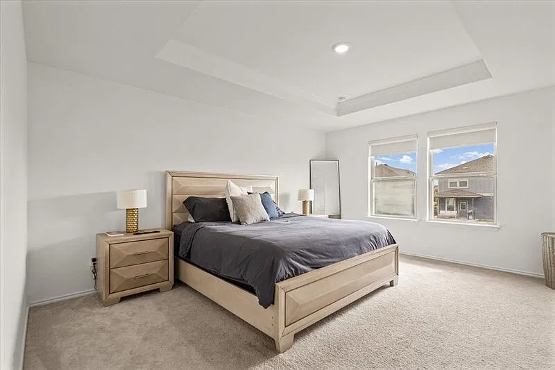 4 bed, 3.0 bath, 2081 sqft, $2,200 — Photo 4