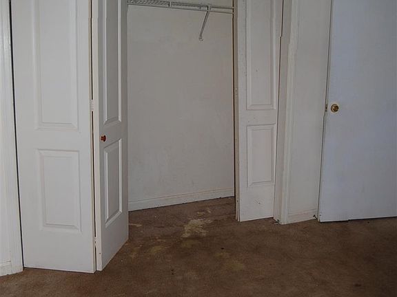 4th image of 2204 Sandpiper St #E