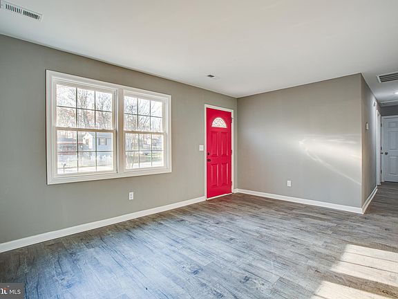 4th image of 202 Mahone Ct