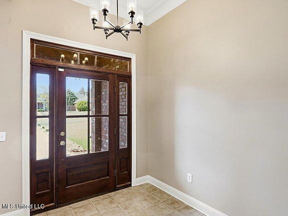 3rd image of 705 Huntington Cv