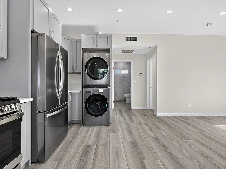 1809 N Avon St #201 — Photo 10