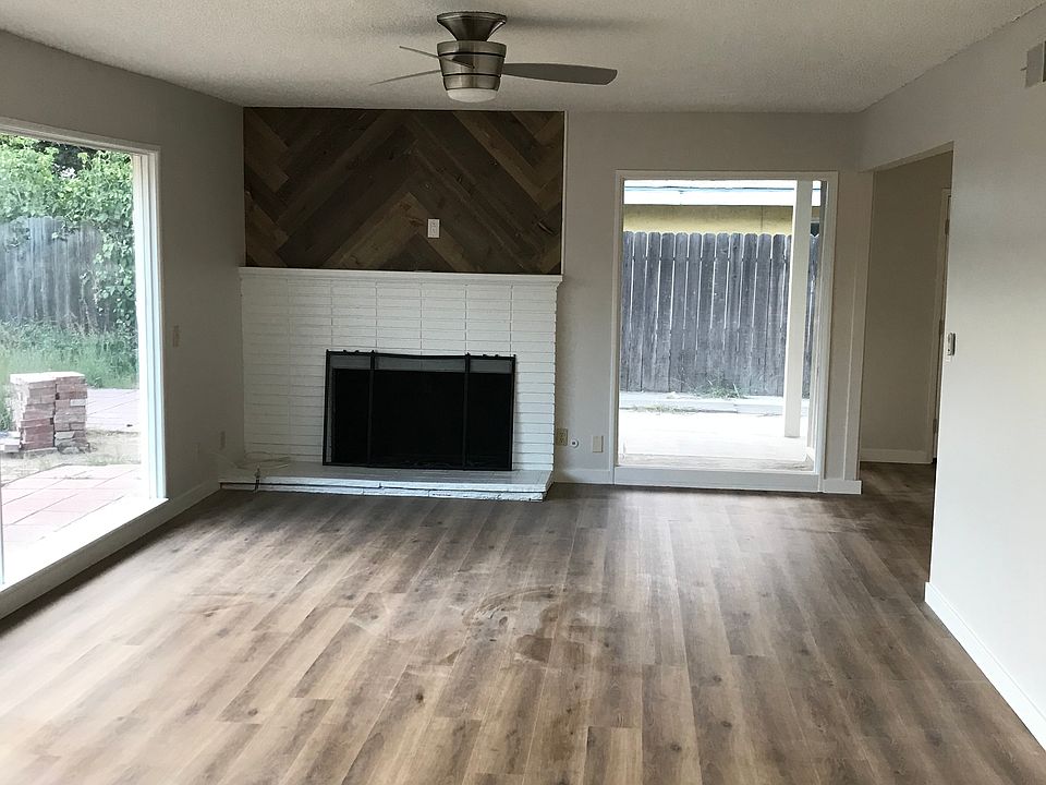 2nd image of 3277 Fair Oaks Dr