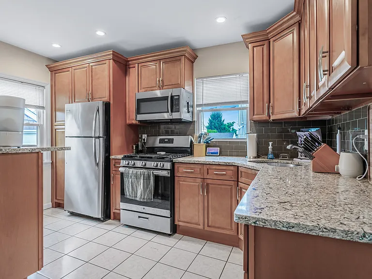 27 Clyde St — Photo 4
