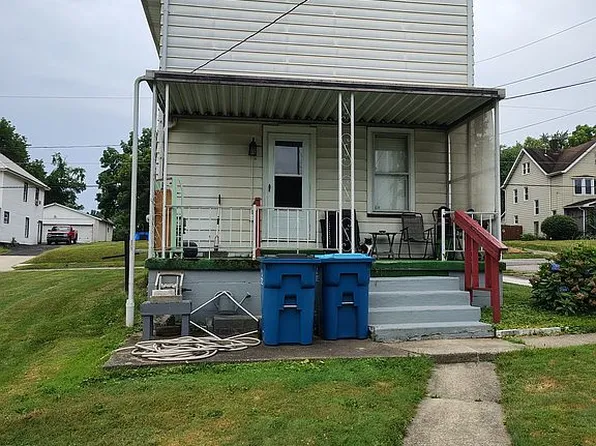 65 Park Ave, Struthers, OH 44471