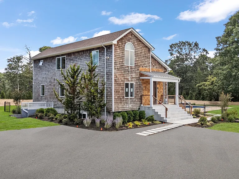 280 Shinnecock Hills Rd — Photo 68