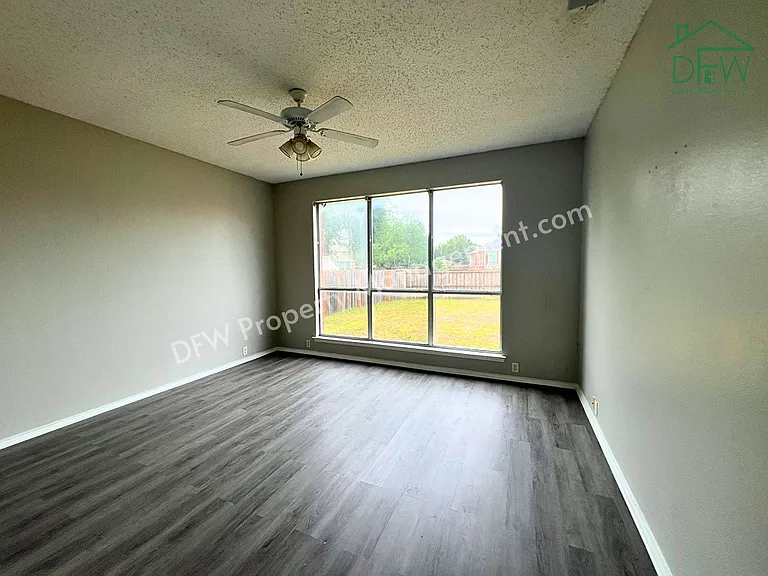 2805 Crater Lake Ln — Photo 7