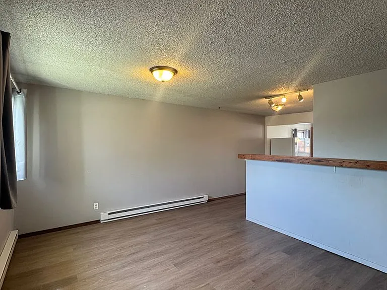 203 Railroad Ave — Photo 3