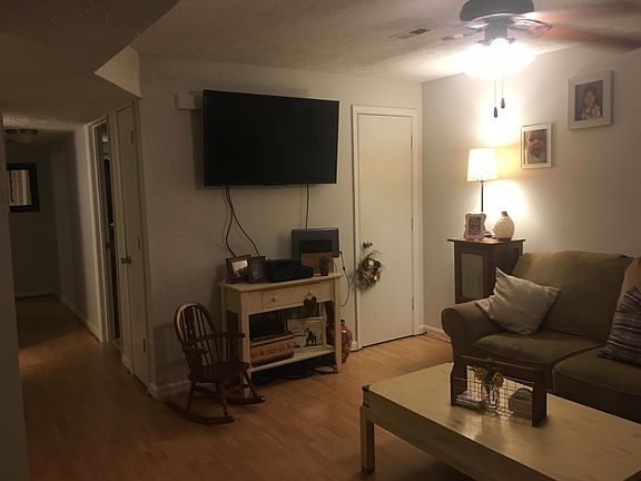 2nd image of 104 Boonsboro Dr #B