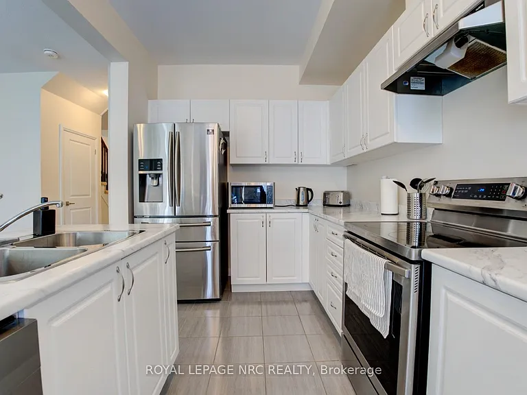 4901 Pettit Ave — Photo 3