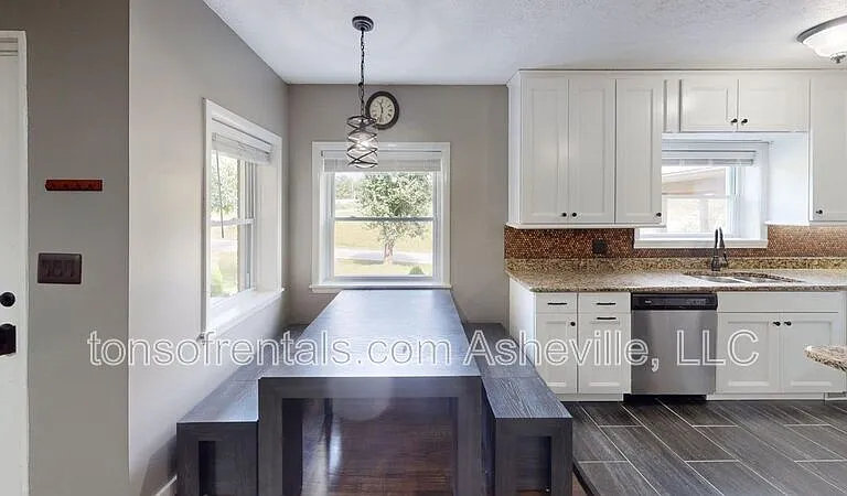 423 Crest Rd — Photo 8
