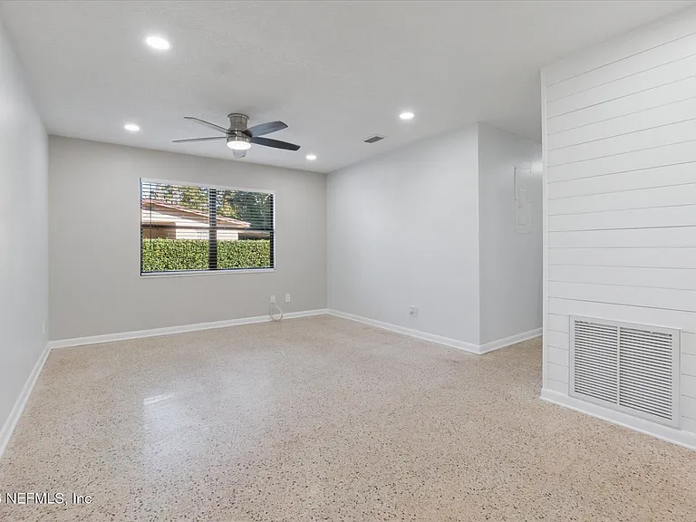 863 Westgate Dr — Photo 23