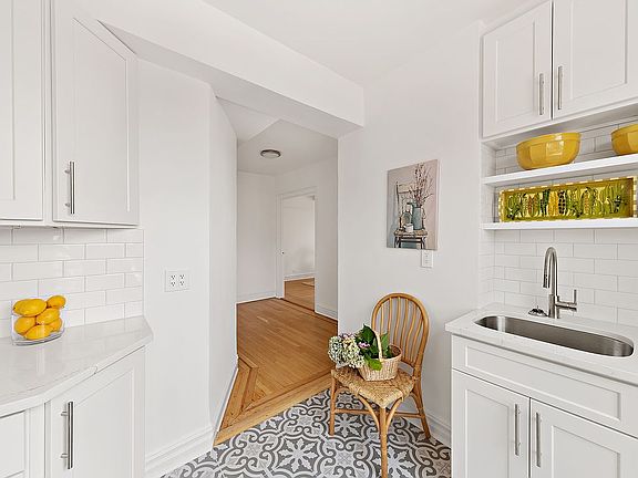 4th image of 200 W 108th St APT 12F