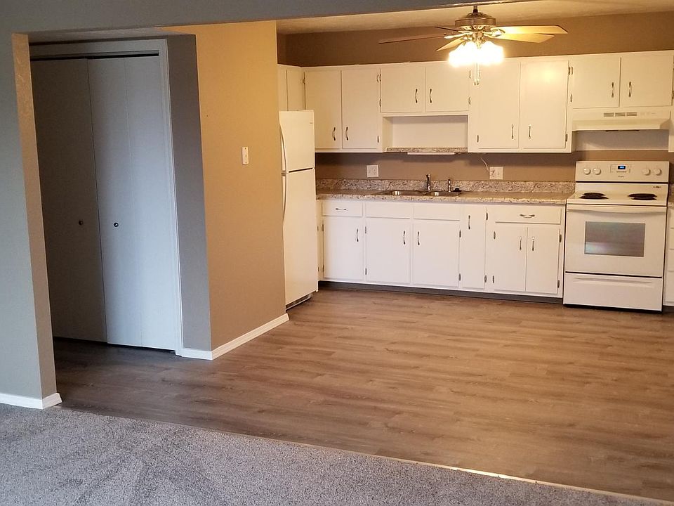 Large Kitchen - Open concept between living room and kitchen