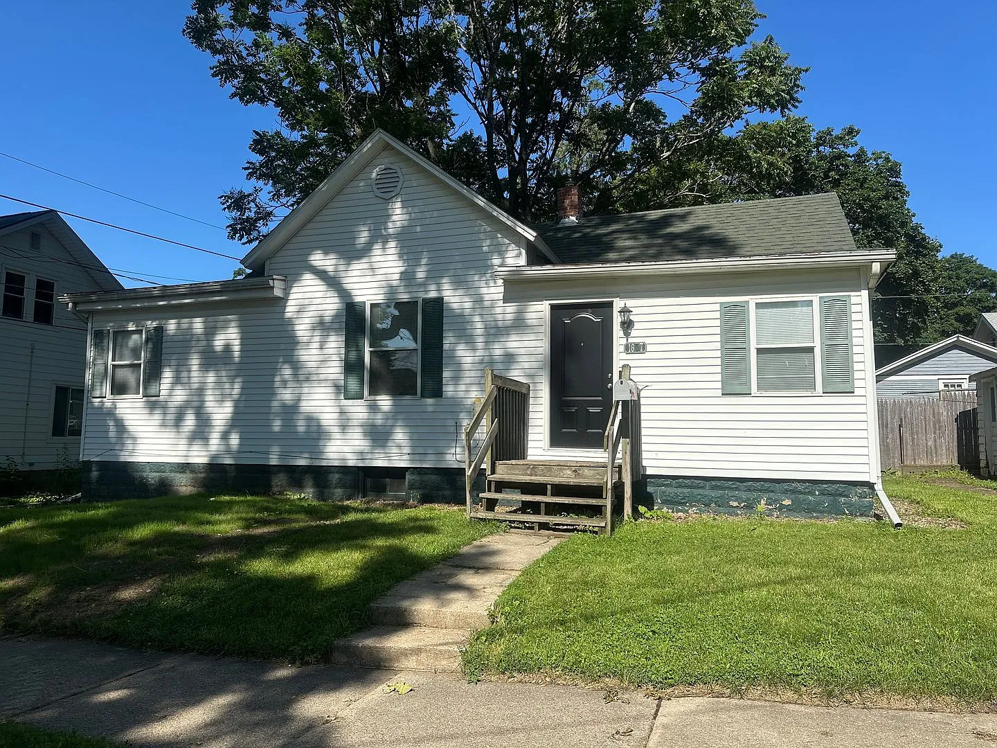 3-Bedroom Home near Downtown Bloomington! — Photo 1