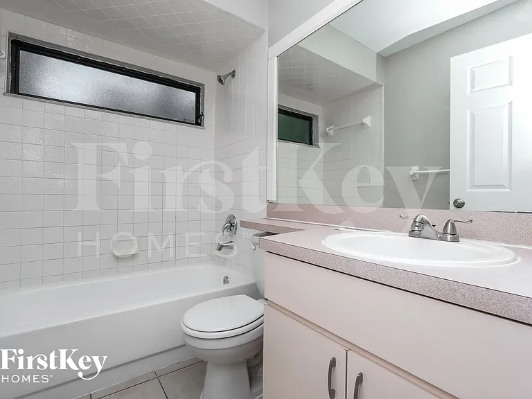 906 Hart St — Photo 13