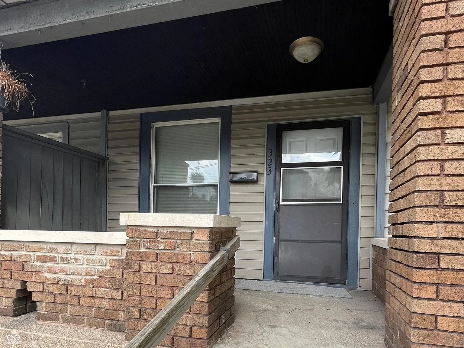 3 bed, 1.5 bath, 1090 sqft, $999 — Photo 2