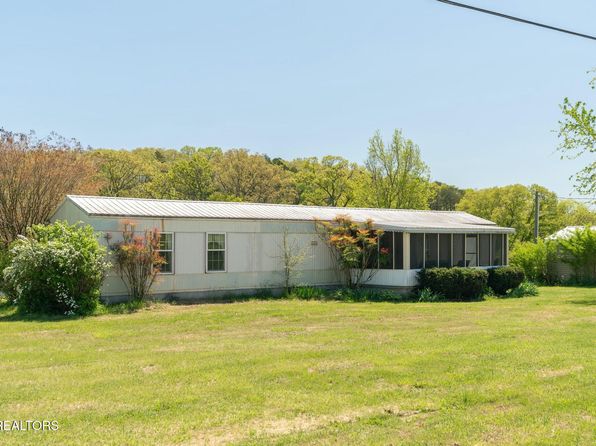 1719 Circle Lake Dr, Dandridge, TN 37725