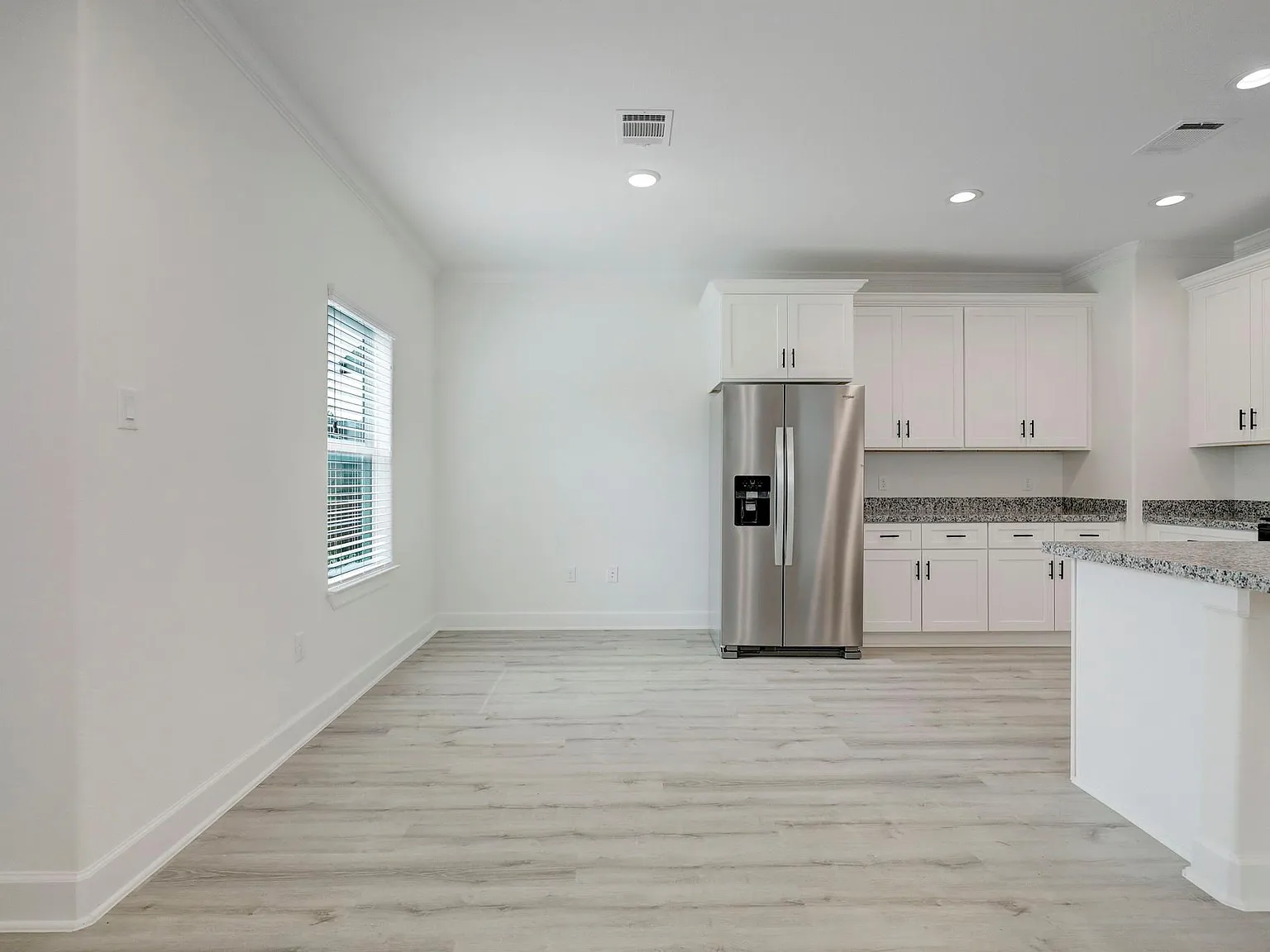 2 bed, 2.0 bath, 1944 sqft, $1,800 — Photo 4