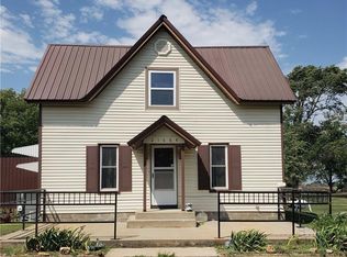 21684 Udall Rd, Chanute, KS 66720