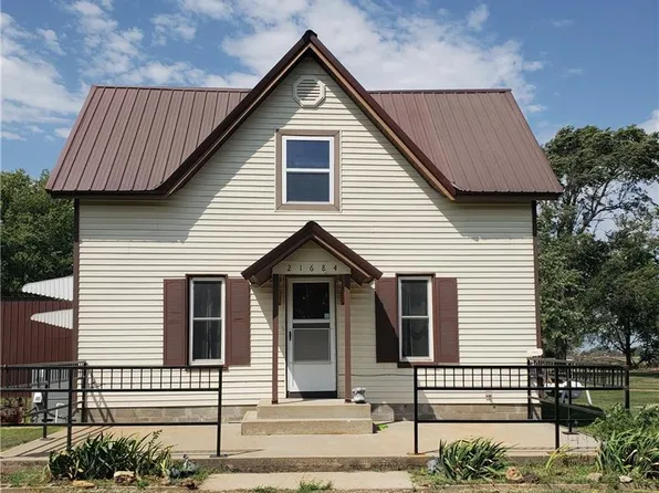 21684 Udall Rd, Chanute, KS 66720