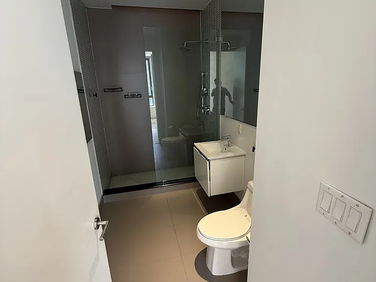 227 Grand St #2D — Photo 9