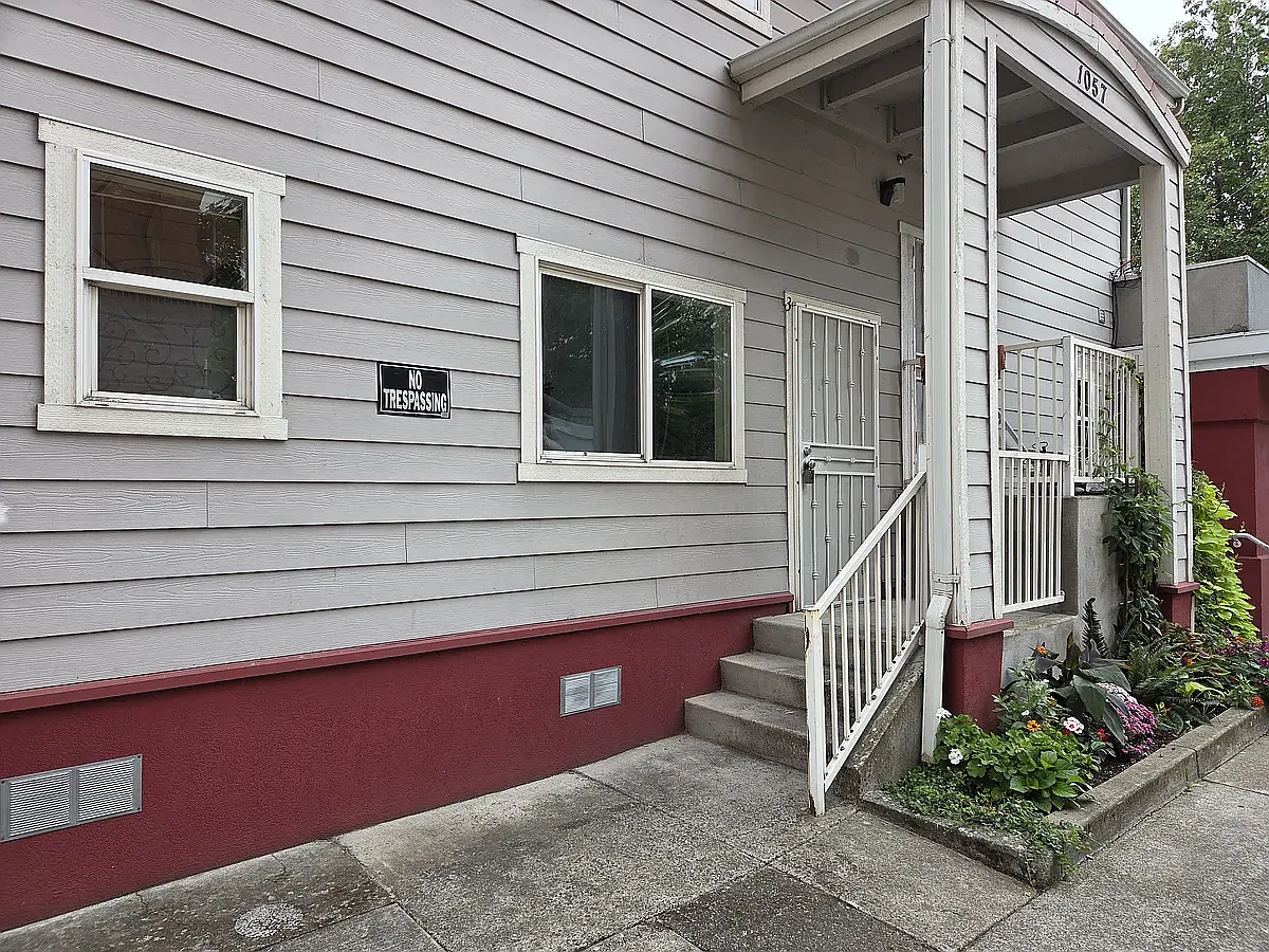 Studio, 350 sqft, $800 — Photo 2