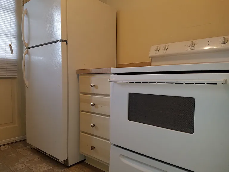 1474 W 6th Ave — Photo 2