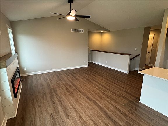 4th image of 703 W Wright Rd