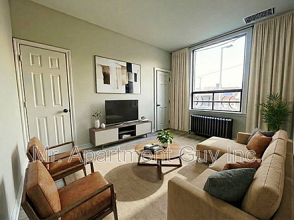 2nd image of 44 Victoria Ave S Unit 103