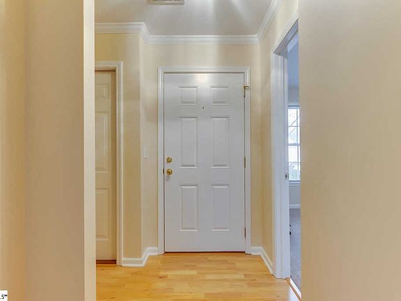 3rd image of 694 Ivybrooke Ave