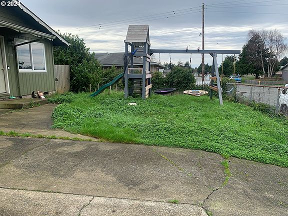 3rd image of 1025 Arago Ave