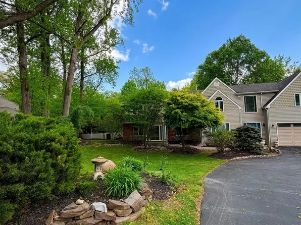 1 Pear Tree Ln, Lafayette Hill, PA 19444