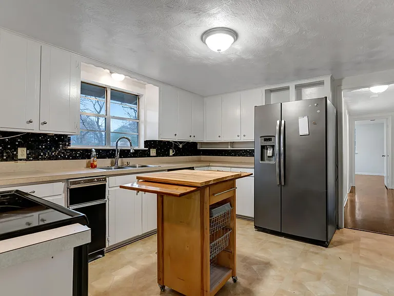 410 Shady Ln — Photo 14