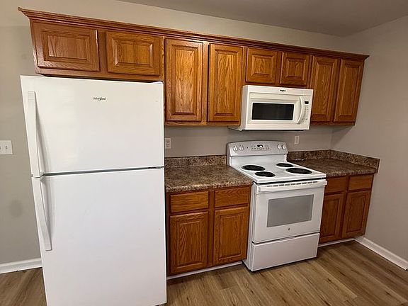 5th image of 1043 Hogan Rd