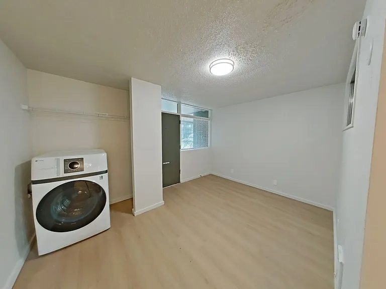 University Manor - Newly Renovated Units just a short walk from Campus! — Photo 37