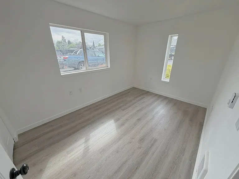 Pleasant Square Apartments — Photo 31