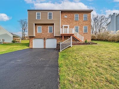 311 Whitney Chase Ln, North Huntingdon, PA, 15642