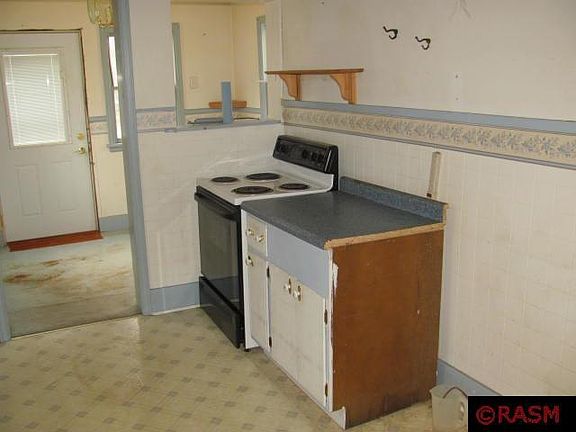 3rd image of 1016 4th Ave S