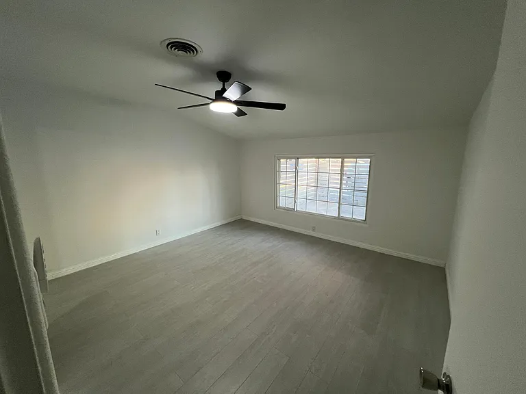 215 Rancho Vista Dr — Photo 12