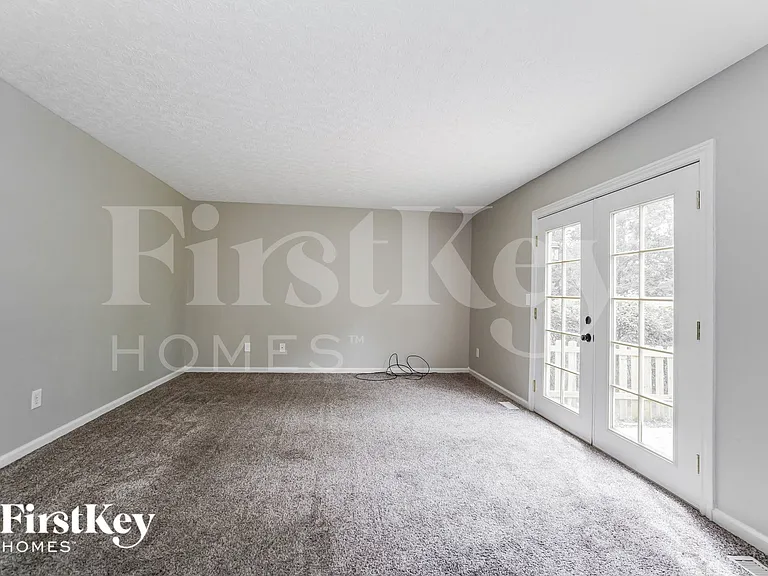 5947 Heritage Farms Dr — Photo 7