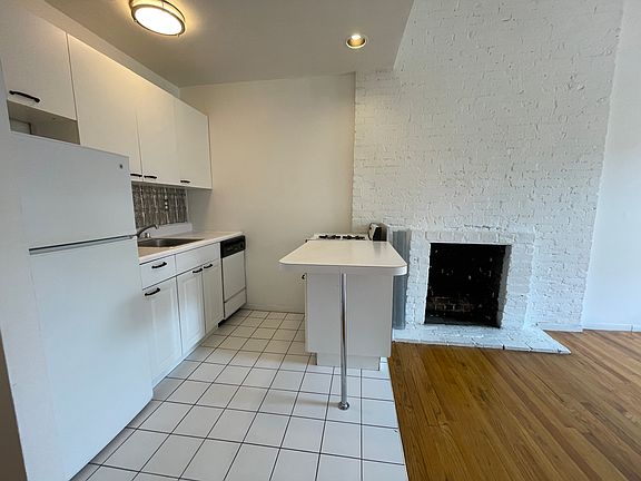 2nd image of 113 W 82nd St APT 4f