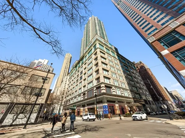 100 E Huron St APT 1803, Chicago, IL 60611